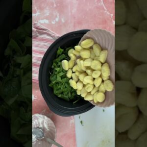 SLOW COOKER CREAMY SAUSAGE GNOCCHI 😍 an easy one-pan, slow cooker dinner idea #glutenfree