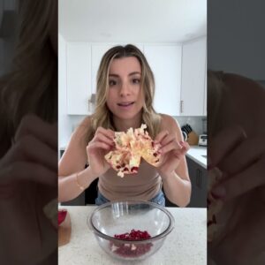 The best way to open a pomegranate